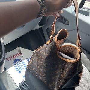 LV monogram delightful in great condition.